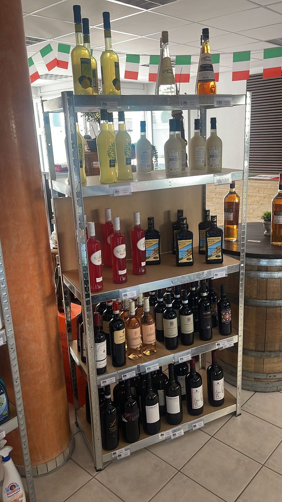 Italienische Spirituosen und Weine im Laden